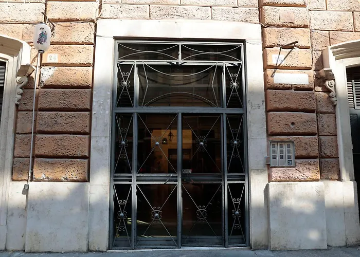 Cardinal Vatican Couette-café Rome