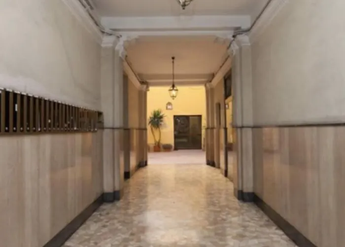 Cardinal Vatican Couette-café